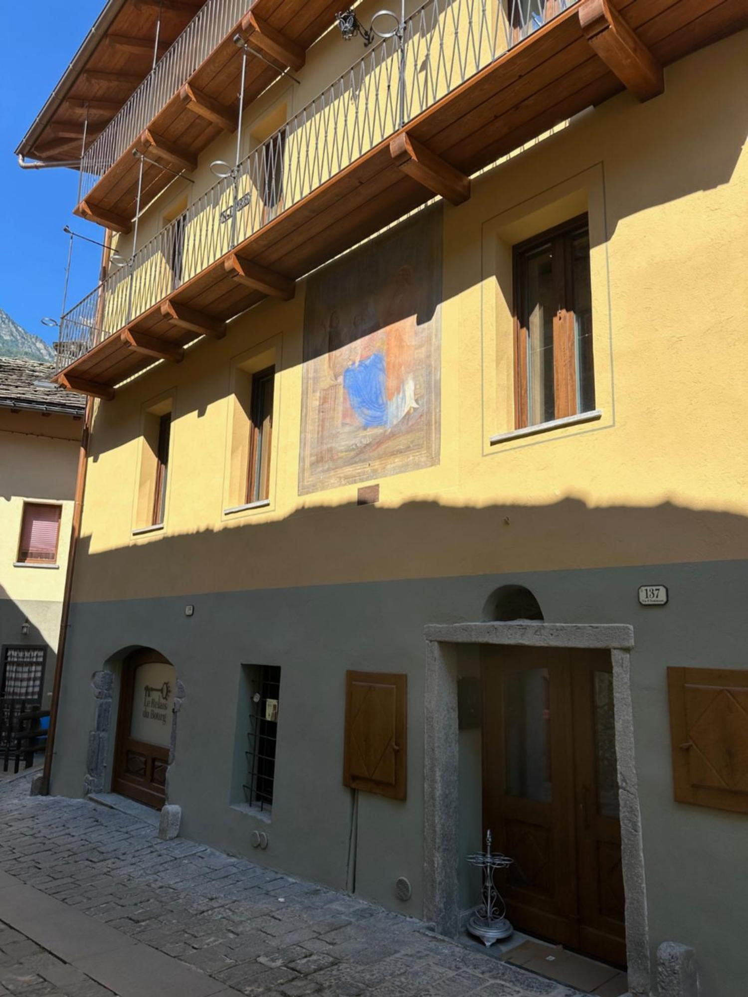 Le Relais Du Bourg Chambres De Charme Wellnes Donnaz Exterior photo